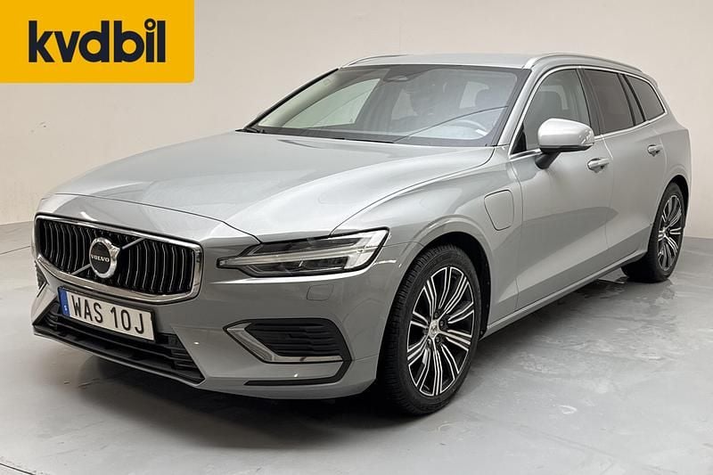 Begagnad Volvo V60 Core 350 HK (257 kW) 2024 Grå Kombi