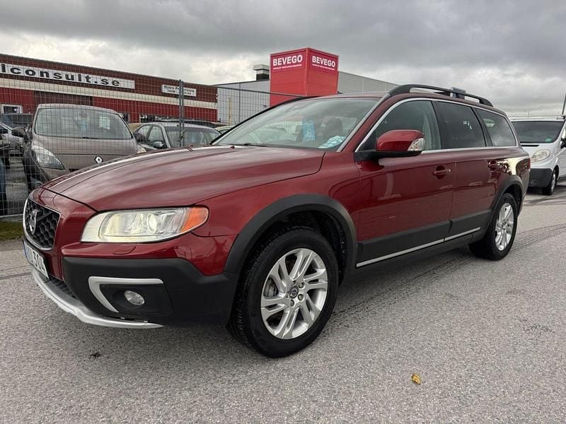 Röd Begagnad 2014 Volvo XC70 Summum Kombi | 224 916 kr (Marknadspris) - Bild 1/4