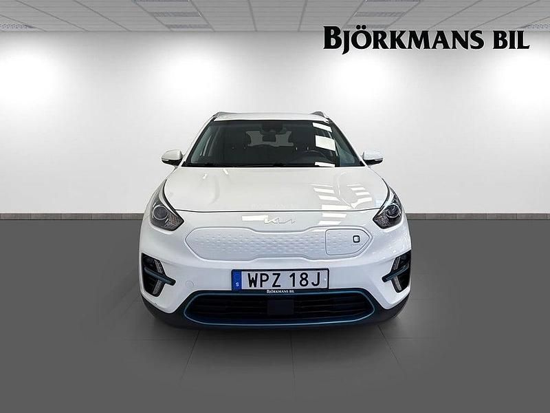Begagnad Kia e-Niro Advance 150 kW (204 HK) 2021 /ud/ clear white s SUV