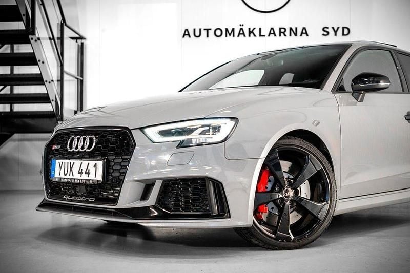 Begagnad Audi RS3 Sportback Comfort 400 HK (294 kW) 2018 Grå Halvkombi