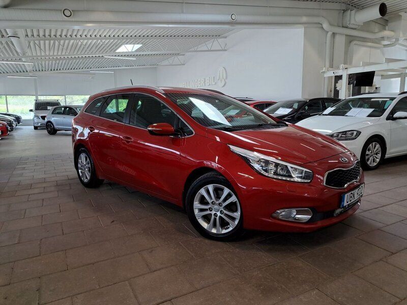 Röd Begagnad 2014 Kia Ceed Sportswagon Comfort Kombi | 109 800 kr (Marknadspris) - Bild 1/4