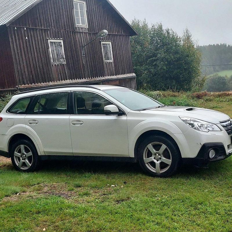 Vit Begagnad 2014 Subaru Outback SUV | 22 000 kr - Bild 1/3