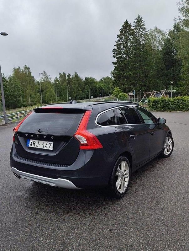 Grå Begagnad 2012 Volvo V60 Kombi | 58 000 kr (Marknadspris) - Bild 1/4