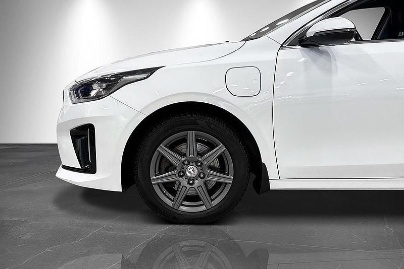 Begagnad Kia Ceed Sportswagon 2021 Vit Kombi