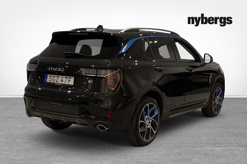 Begagnad Lynk & Co 01 264 HK (194 kW) 2022 Svart SUV
