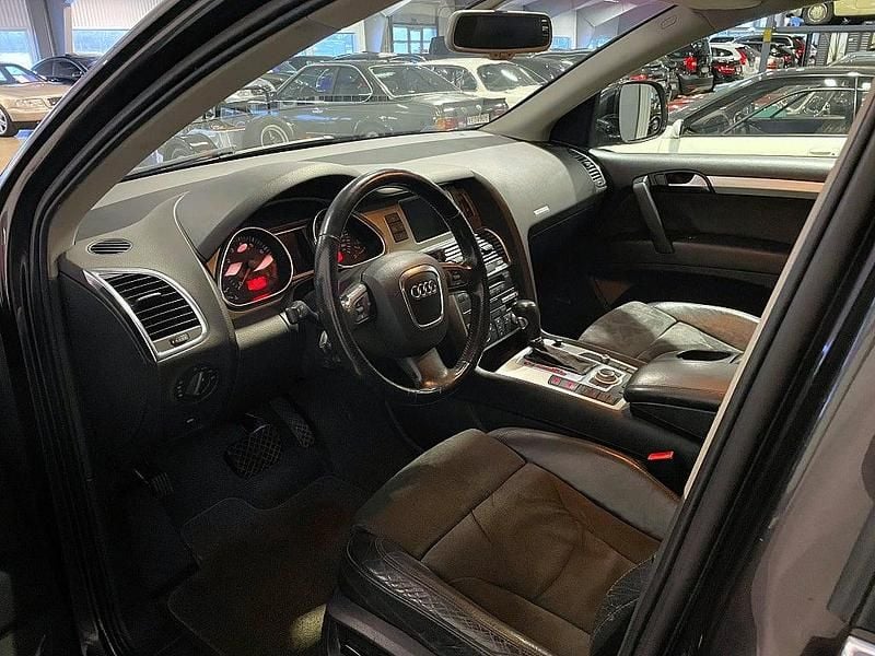 Begagnad Audi Q7 Design 350 HK (257 kW) 2006 Grå SUV