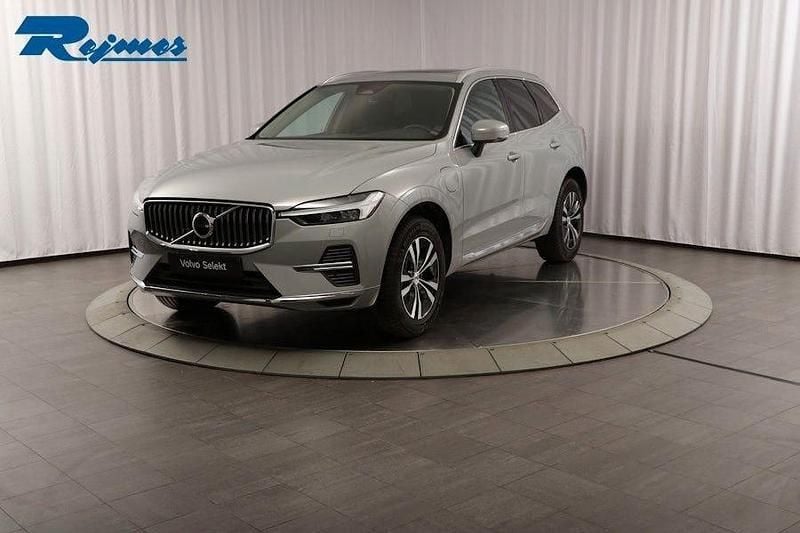 Vapour grey metallic Begagnad 2025 Volvo XC60 Core SUV | 519 900 kr (Marknadspris) - Bild 1/4
