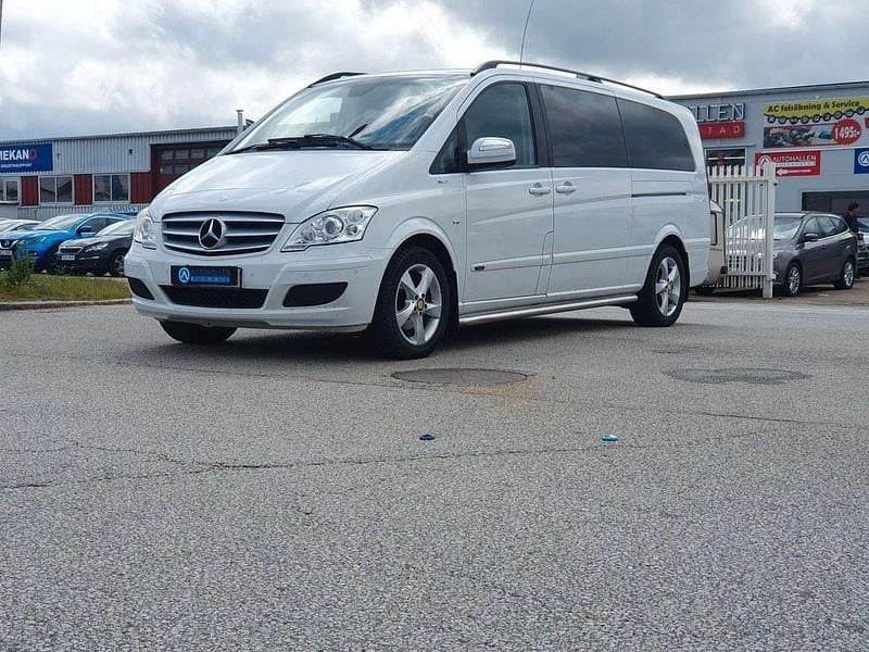 Vit Begagnad 2013 Mercedes Viano Minibuss | 214 700 kr (Lite dyr) - Bild 1/4