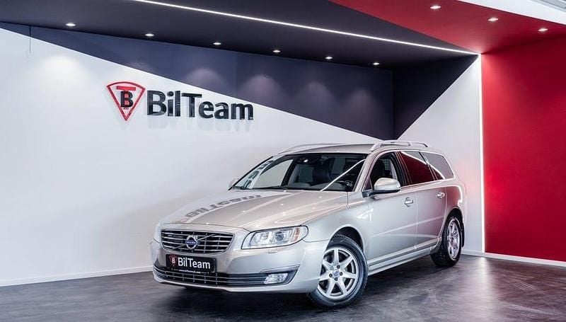 Begagnad Volvo V70 Standard 150 HK (110 kW) 2016 Ljusbrun Kombi
