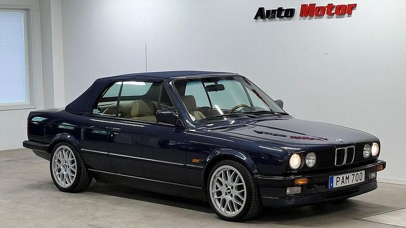 Begagnad BMW 325 170 HK (125 kW) 1988 Blå Cab
