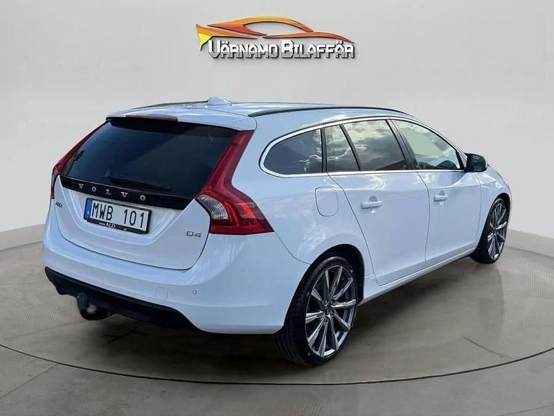 Begagnad Volvo V60 Momentum 163 HK (119 kW) 2013 Vit Kombi