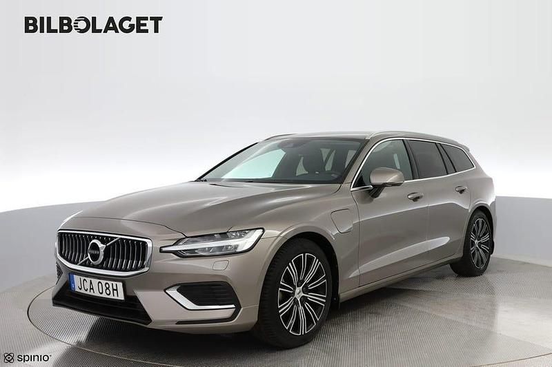 Grå Begagnad 2020 Volvo V60 Inscription Kombi | 365 800 kr (Marknadspris) - Bild 1/4