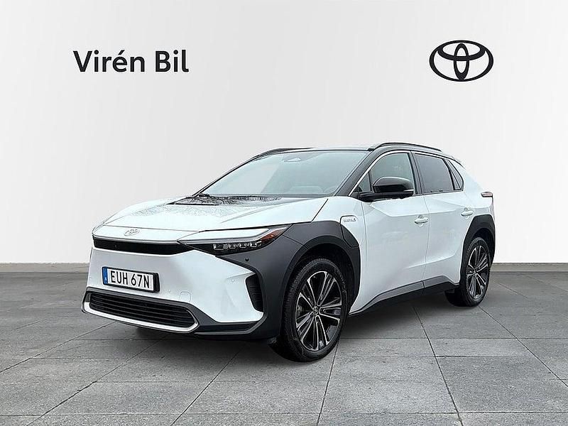 Vit Begagnad 2022 Toyota bZ4X Executive SUV | 375 000 kr (Marknadspris) - Bild 1/3