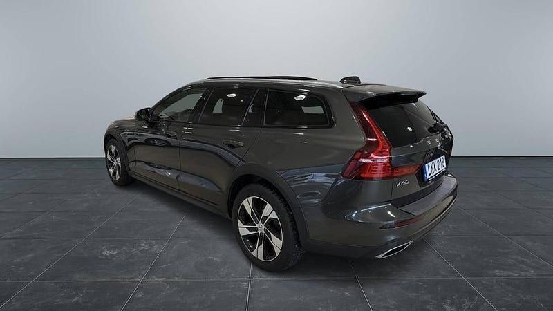 Begagnad Volvo V60 CC 190 HK (139 kW) 2020 Mörkgrå Kombi