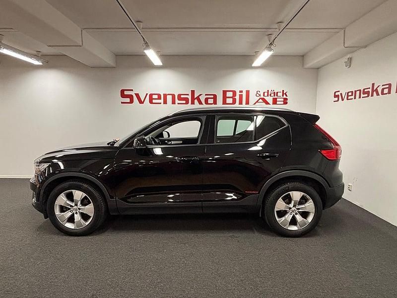 Begagnad Volvo XC40 Momentum 129 HK (94 kW) 2021 Svart SUV