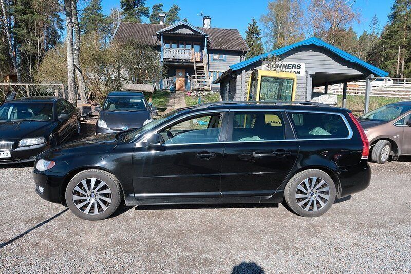 Svart Begagnad 2013 Volvo V70 Momentum Kombi | 88 500 kr (Marknadspris) - Bild 1/4