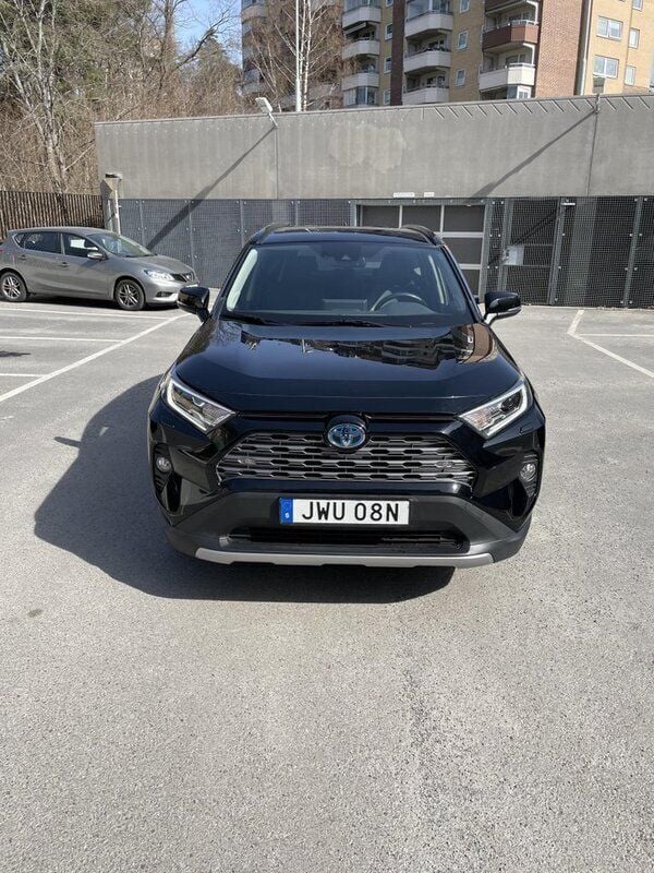 Svart Begagnad 2019 Toyota RAV4 Hybrid Executive SUV | 369 000 kr (Lite dyr) - Bild 1/4