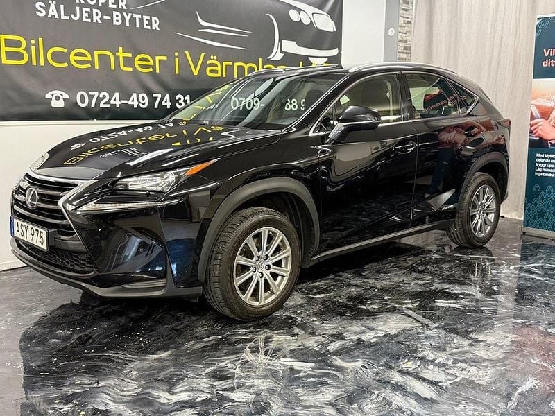 Svart Begagnad 2015 Lexus NX300h SUV | 199 900 kr (Bra pris) - Bild 1/4