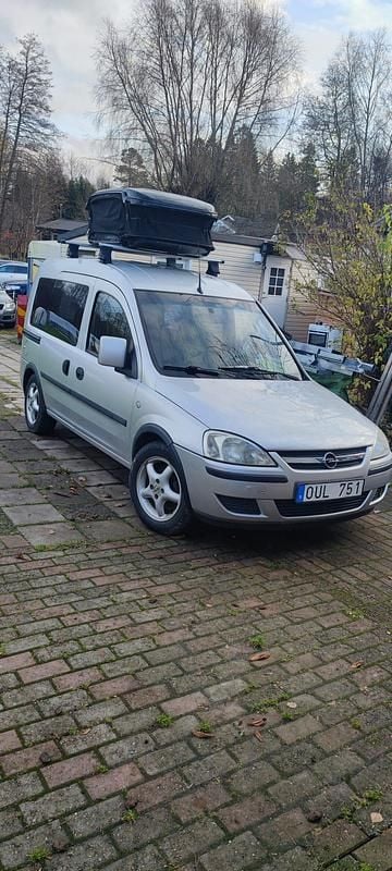 Silver metallic Begagnad 2009 Opel Combo Minibuss | 34 900 kr (Lite dyr) - Bild 1/4