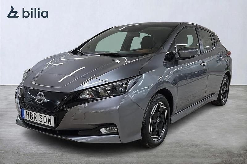 Begagnad Nissan Leaf Acenta 111 kW (151 HK) 2023 Grå Halvkombi