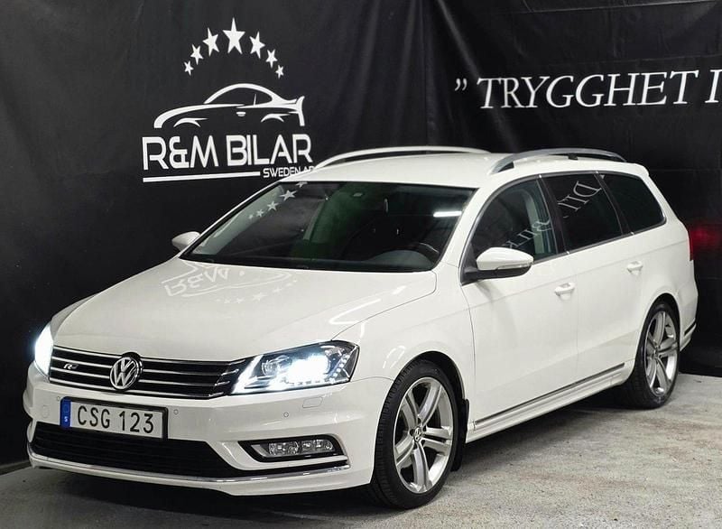 Vit Begagnad 2014 VW Passat R-line Kombi | 69 800 kr (Bra pris) - Bild 1/4