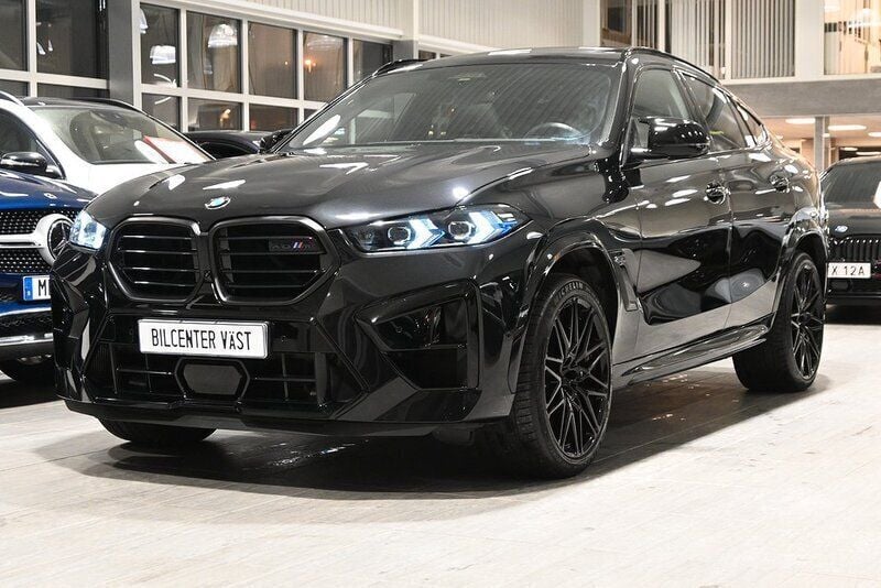 Svart (safirsvart metallic) Begagnad 2023 BMW X6 M Competition Edition SUV | 1 419 000 kr - Bild 1/4