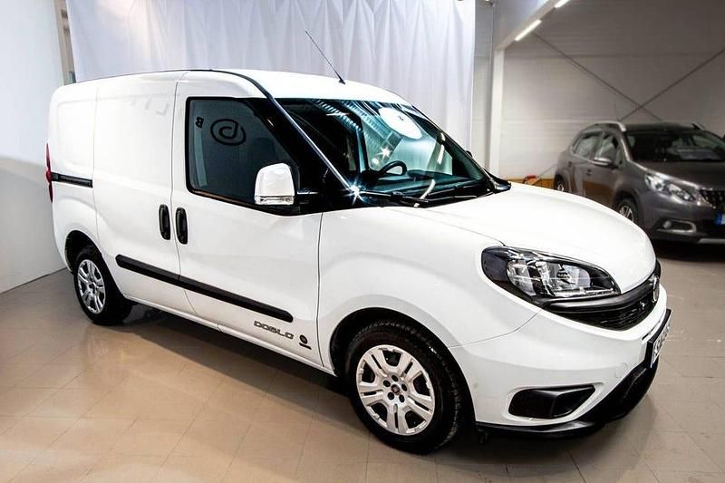 Begagnad Fiat Doblò 105 HK (77 kW) 2019 Vit Minibuss