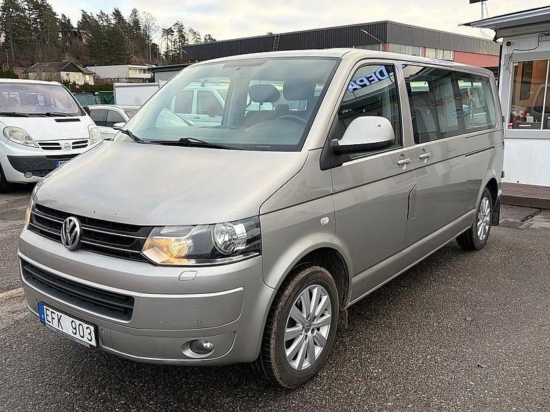 Brun Begagnad 2009 VW Caravelle Comfortline Minibuss | 159 000 kr (Dyr) - Bild 1/4