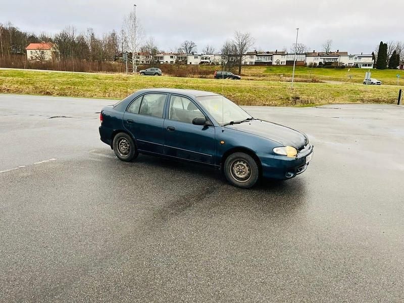 Begagnad 1998 Hyundai Accent Halvkombi | 18 500 kr - Bild 1/4