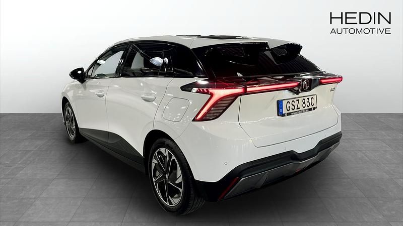 Begagnad MG MG4 EV 150 kW (204 HK) 2022 Vit Halvkombi