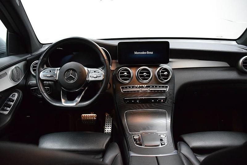 Begagnad Mercedes GLC300e Premium 306 HK (225 kW) 2022 Silver SUV