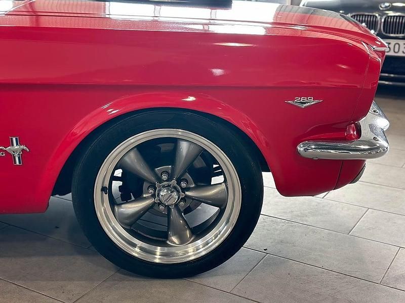 Begagnad Ford V8 184 HK (135 kW) 1965 Röd Sedan