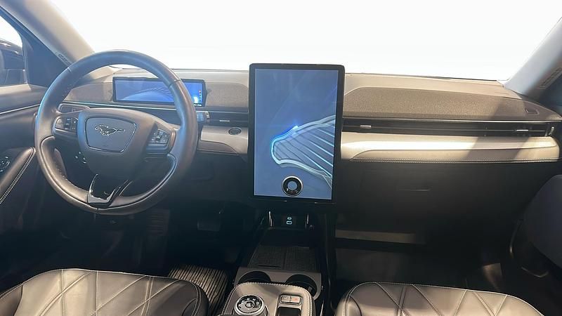 Begagnad Ford Mustang Mach-E Standard Range 197 kW (269 HK) 2022 Svart SUV