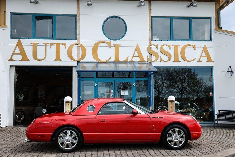 Begagnad Ford Thunderbird 285 HK (209 kW) 2004 Röd Cab