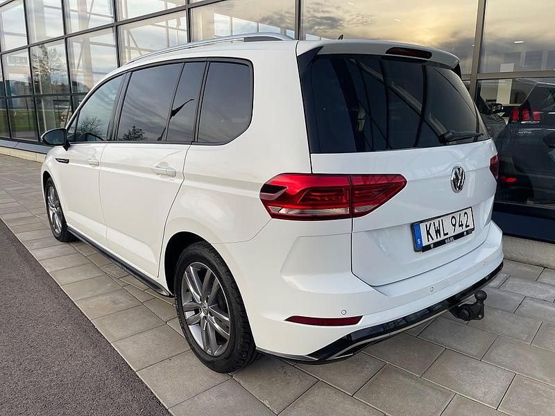 Begagnad VW Touran R-line 150 HK (110 kW) 2018 Vit Minibuss