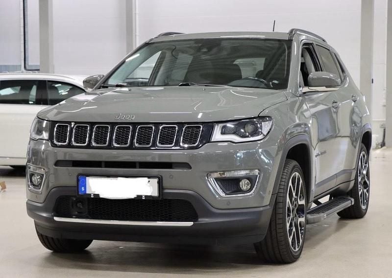 Grå Begagnad 2020 Jeep Compass SUV | 239 000 kr (Marknadspris) - Bild 1/3