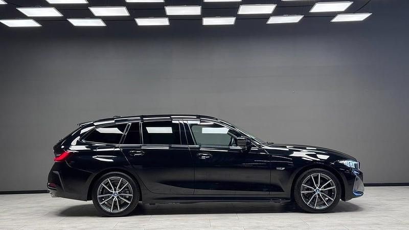 Begagnad BMW 330 292 HK (214 kW) 2023 Svart Kombi