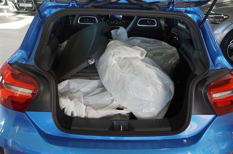 Begagnad Mercedes 180 AMG line 122 HK (89 kW) 2016 Blå Sedan