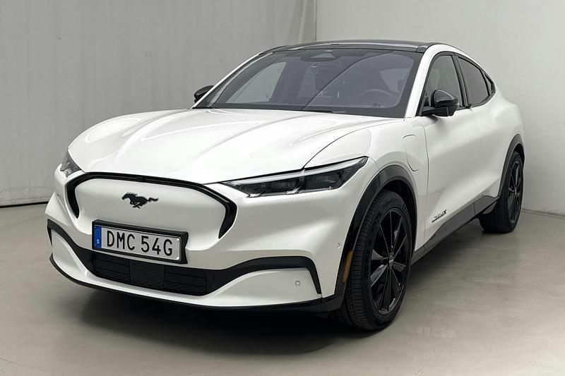 Vit Begagnad 2021 Ford Mustang Mach-E SUV | 350 000 kr (Superpris) - Bild 1/4