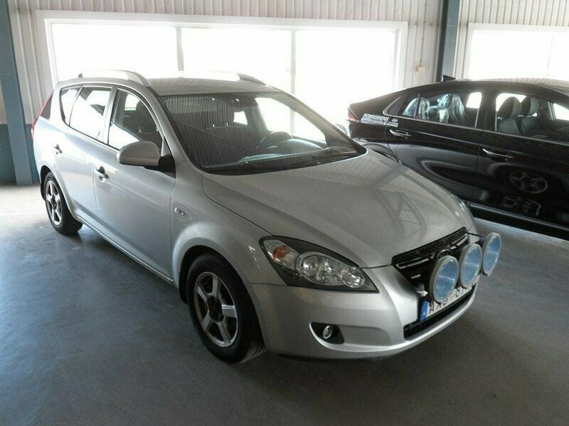 Begagnad Kia Ceed Sport 140 HK (102 kW) 2007 Silver Halvkombi
