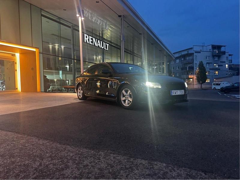 Svart Begagnad 2011 Audi A4 Sedan | 54 900 kr (Marknadspris) - Bild 1/4