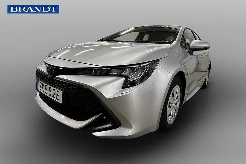 Silver Begagnad 2021 Toyota Corolla Hybrid Halvkombi | 249 000 kr (Marknadspris) - Bild 1/4