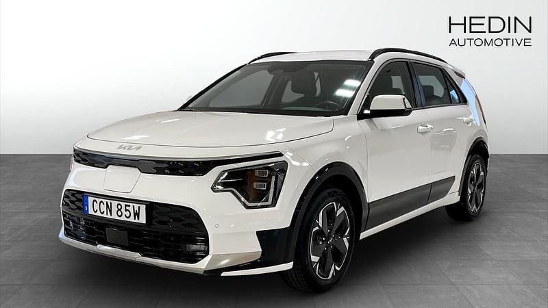 Vit Begagnad 2023 Kia e-Niro SUV | 289 900 kr (Superpris) - Bild 1/4