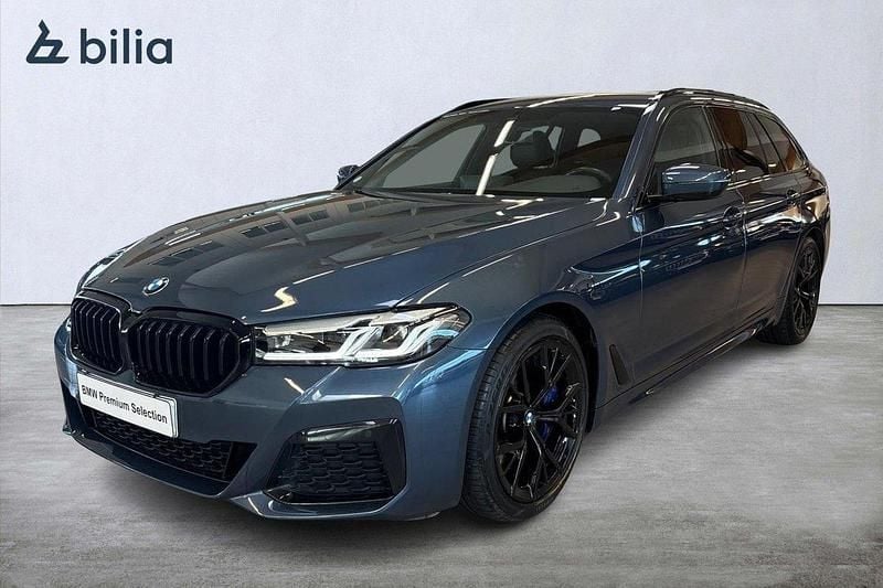 Blå Begagnad 2023 BMW 540 M Sport Kombi | 624 000 kr (Marknadspris) - Bild 1/4