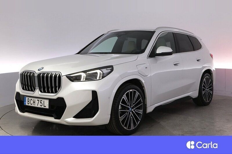 Vit Begagnad 2024 BMW X1 M Sport SUV | 460 900 kr (Marknadspris) - Bild 1/4