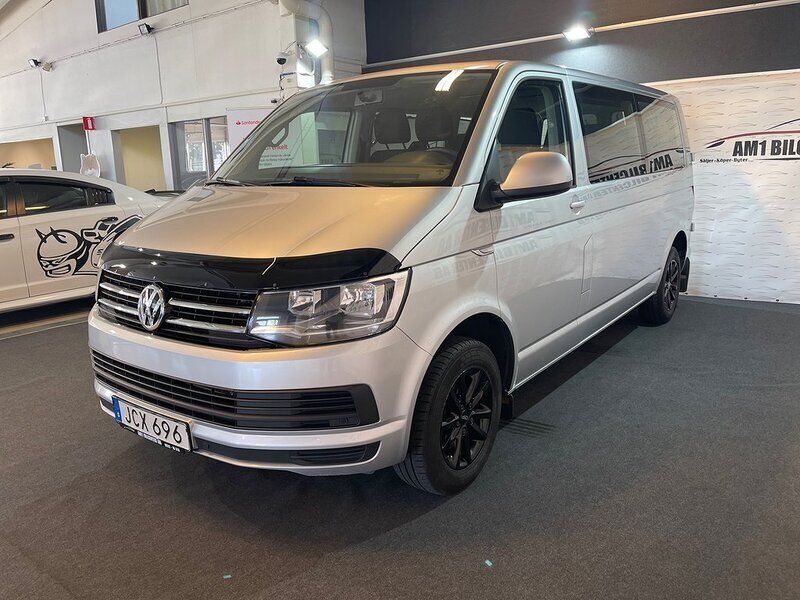 Silver Begagnad 2018 VW Caravelle Comfortline Minibuss | 419 900 kr - Bild 1/4