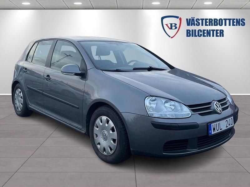 Mörkgrå (grå) Begagnad 2005 VW Golf IV Trendline Halvkombi | 43 000 kr (Lite dyr) - Bild 1/3