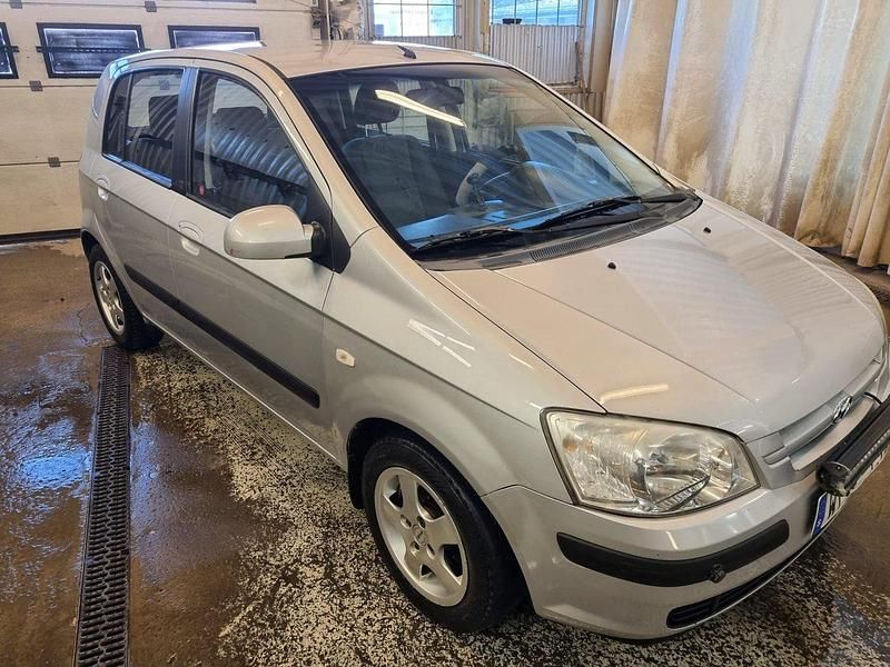 Silver Begagnad 2005 Hyundai Getz Halvkombi | 24 900 kr (Lite dyr) - Bild 1/4