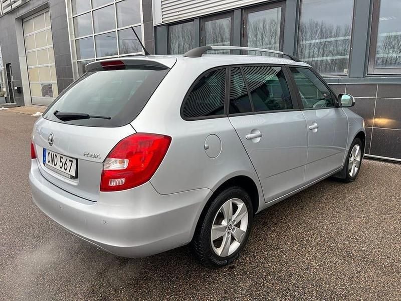 Begagnad Skoda Fabia Ambiente 86 HK (63 kW) 2014 Silver Kombi