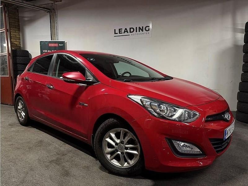 Röd Begagnad 2014 Hyundai i30 Sport Halvkombi | 69 900 kr (Marknadspris) - Bild 1/4